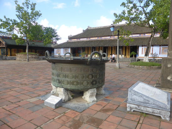 einer der beiden Wasserbottiche