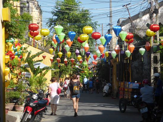 zu bestimmten Zeiten reine Fußgängerzone