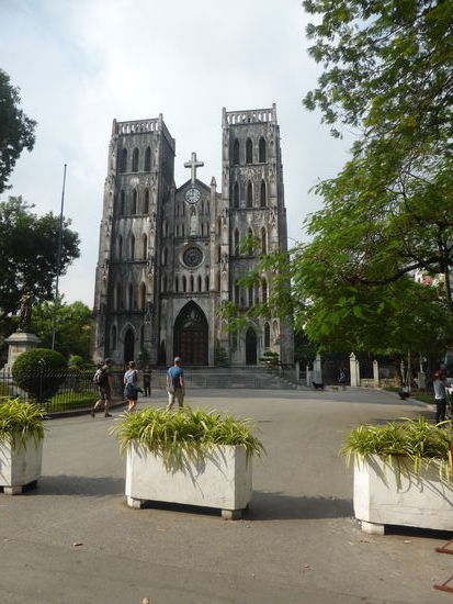 die Kathedrale gibt es nur im vorüberfahren, haben wir doch davon viele und vor allem bedeutendere bei uns.