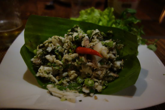 Fischsalat im Bananenblatt