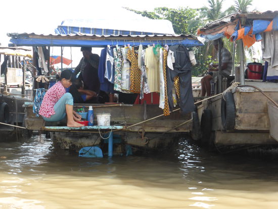 gelebt wird auch auf dem Fluß
