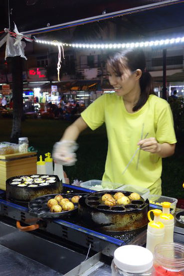 die Bällchen werden genauso hergestelt und sehen auch genauso aus wie die, die wir in Japan gekostet haben
