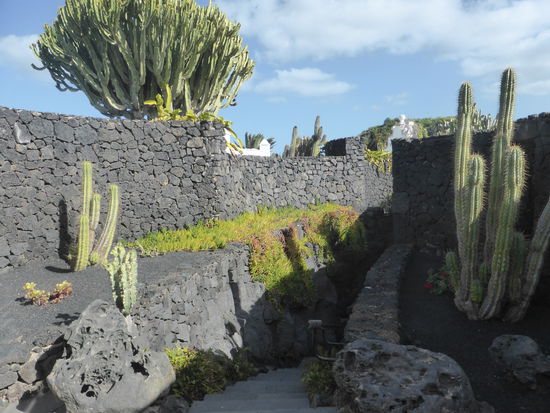 über eine Rampe ins Untergeschoß