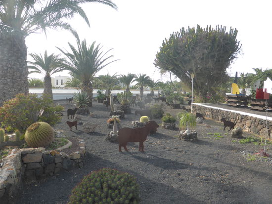 die Ziegenherde ist aus Blech!