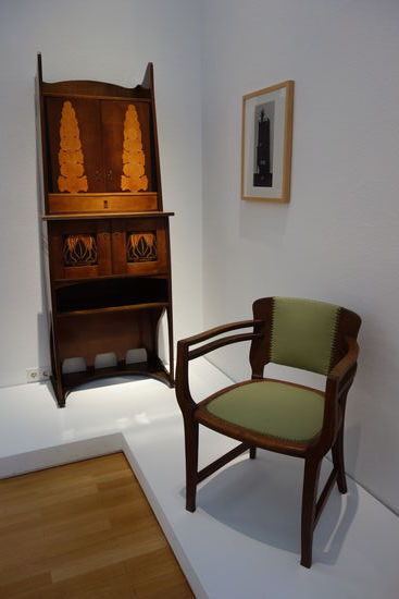 Pfeilerschrank  von Joseph Maria Olbrich - 1900 - Ahorn mit Intarsien