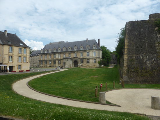 Palais des Princes - von weitem recht imposant, aber schon recht 'ramponiert'