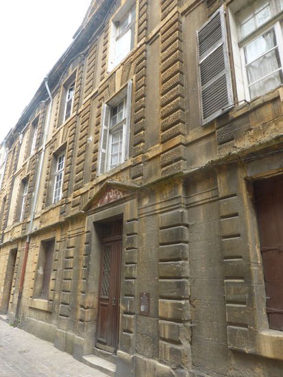 so wie auch das alte Hotel de Ville von 1613