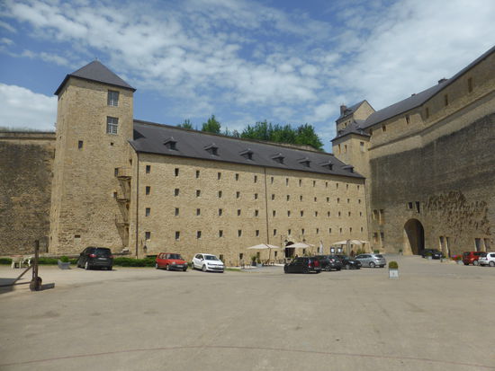 im Fort ist ein 4-Sterne-Hotel untergebracht, dessen renommiertes Restaurant nur zeitweise geöffnet hat. (während unseres Aufenthaltes gab es keine Möglichkeit dort zu essen)
