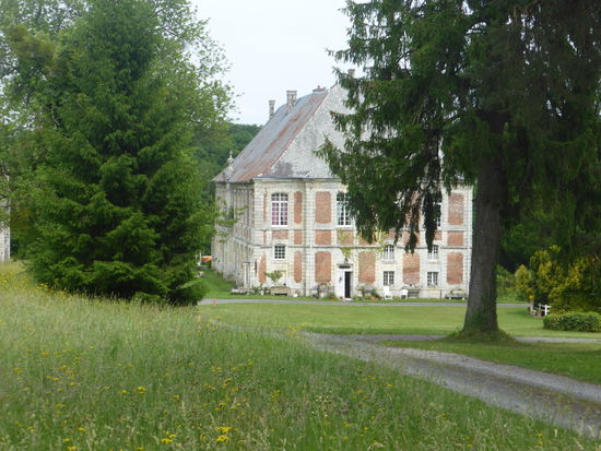 Das im 18. Jh. wiederaufgebaute Klostergebäude ist heute Privatbesitz.