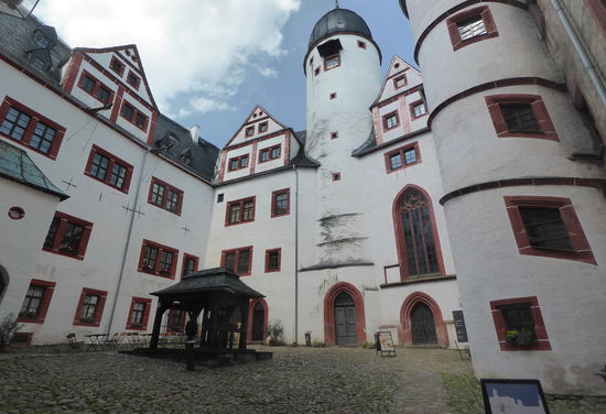 zweiter Innenhof mit Brunnen (im Bild Nr. 10)