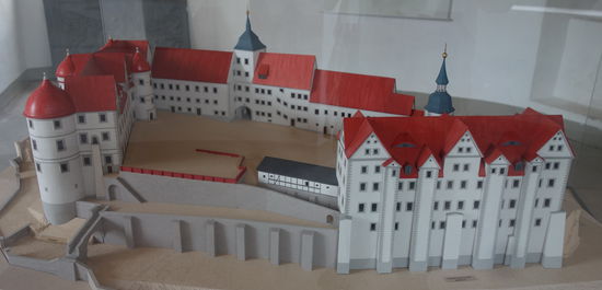 Gesamtanlage Schloss Nossen - nur der linke Teil (Westen) mit beiden Rundtürmen ist zu besichtigen