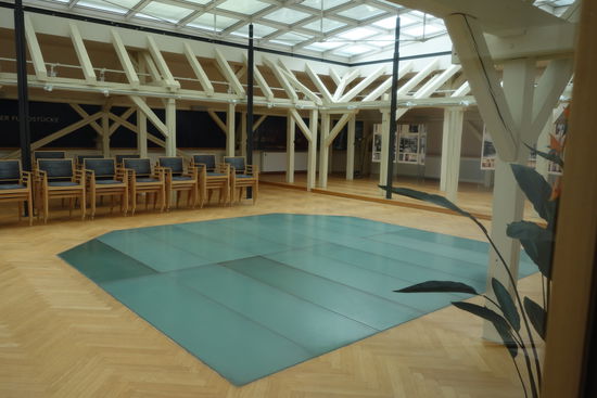 im Glaskuppelsaal befindet über dem Jugendstilglas eine begehbare Glaskonstruktion