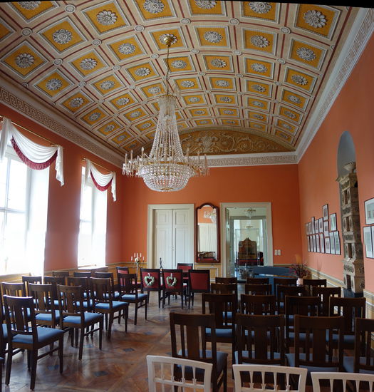 der prächtige Raum dient wieder als Standesamt