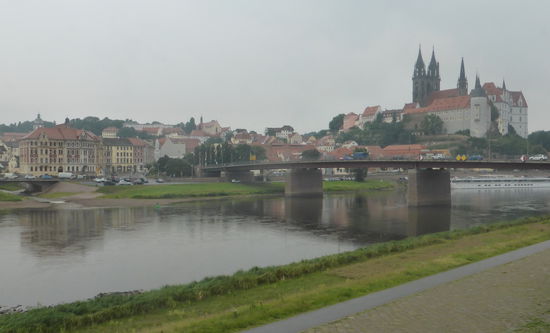 Blick vom Parkplatz auf Stadt, Burg und Dom von Meißen