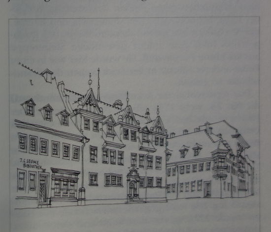 Ein breitgelagerter Renaissancebau (rechts), ehemals »Hasenbeins Gaststätte«. Gasthof, Ackerbürgerhof und Ausspanne wurden da einst vereint. Eine großartige Architektur ziert das Erdgeschoß, zu der »Sparbögen« und eine Schwarze Küche gehören. Konsolsteine, die einen jüngeren Eckerker tragen, heben das Haus hervor. 
Das anspruchsvollste Haus am Markt steht links daneben, ein Bau von 1572 für Amtmann Lüder, der mit seiner Frau Blanck im Allianzwappen des Portals verewigt wurde. Ein aufwendiges Sitznischenportal nach vier vorgelegten Stufen schmückt den Bau