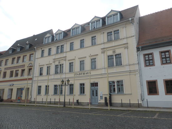 Markt 17  - Die Gebäude Markt 16 und Nr. 17 benutzt jetzt die Stadtverwaltung und baute sie ab 1995 schrittweise vollständig bis in die Dachgeschosse um.