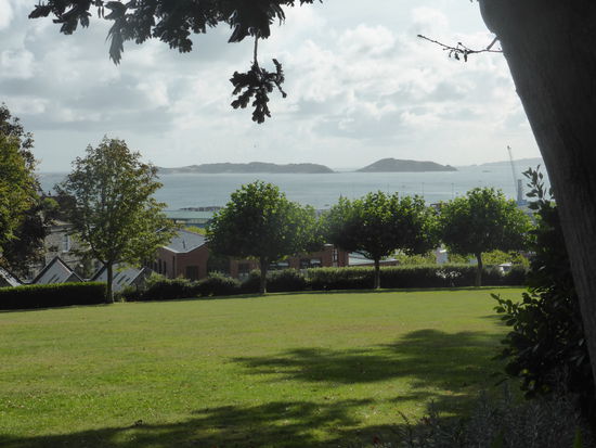 Blick auf Herm von Candie Gardens