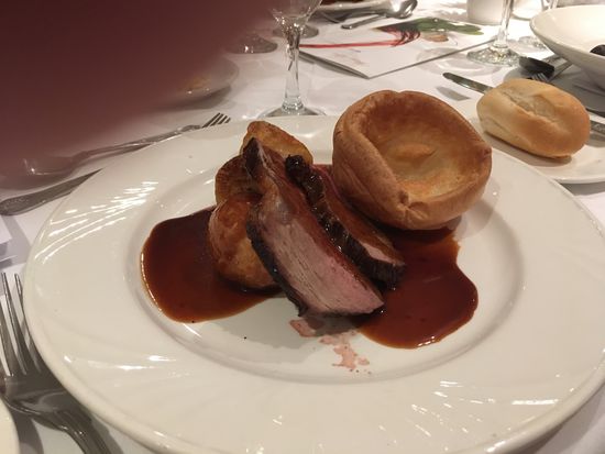 typisch englisch: sunday roast mit yorkshire pudding