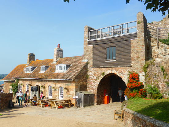 zweiten Tor (Thynne Gate) aus dem 13. Jh. mit dem unteren Wächterhaus