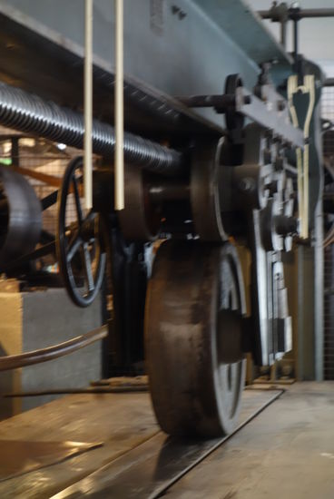 die Lederwalze diente von 1911 - 1950 zum Auspressen von Rindsleder - danach wurde sie zum Verkleben von Brand- und Zwischensohlenplatten genutzt