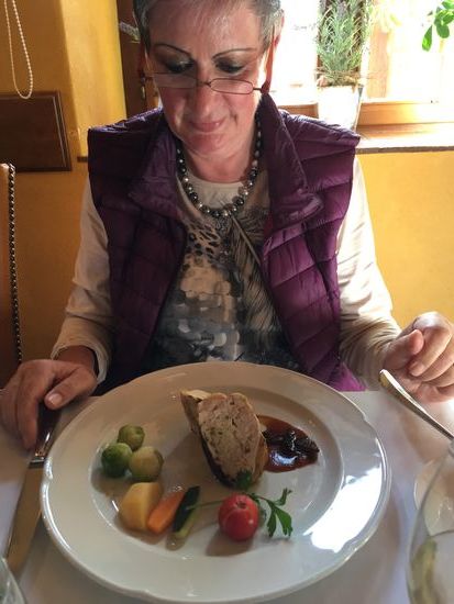 Perlhuhnbrust mit Champignonfüllung und Morcheln Sauce (b)