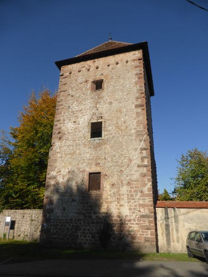 Schartenturm : Überreste der ehemaligen Klosterbefestigungsmauer (unter Abt Samuel im 11 Jh. erbaut)