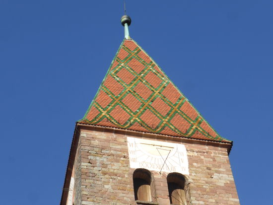 Von der romanischen Abtei blieb nur noch der viereckige Turm übrig - unter Abt Edelin {Ende 13., Anfang 14Jh.) erbaute Kirche.