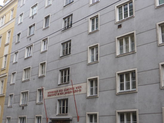 viel schicker als die Plattenbauten der ehem. DDR sehen sie auch nicht aus