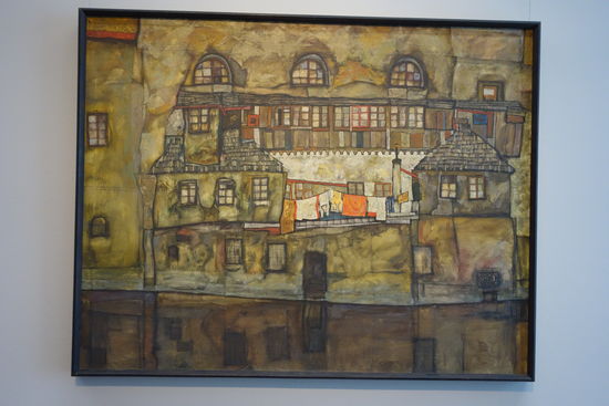 Egon Schiele - Hauswand am Fluss - 1915 
Öl auf Leinwand