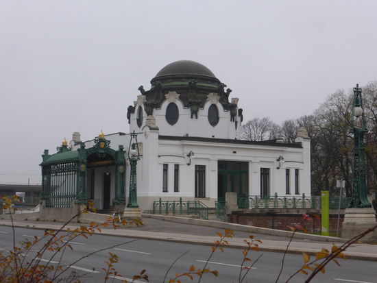 auch diese Station wurde inzwischen durch eine ganz neue unterhalb einer großen Kreuzung ersetzt