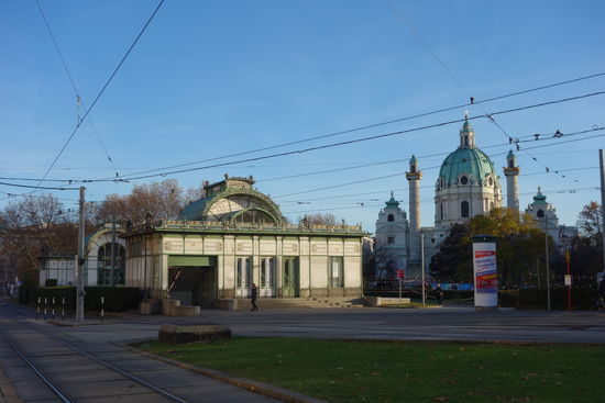 die eigentliche Ubahnstation Karlsplatz wird nicht mehr als solche genutzt - inzwischen ist dort ein riesiger unteririscher Bahnhof entstanden für sich kreuzende Ubahn-linien