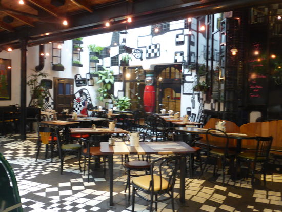 dort im Hof liegt auch das Museumscafé