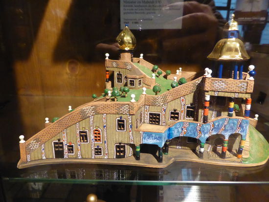 verkäufliches Modell der Kindertagestätte Hedderneheim in verkleinertem Maßstab des Ausstellungsexemplars