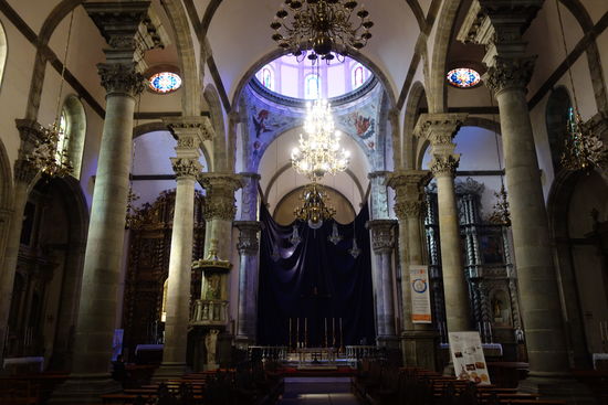 dreischiffige Hallenkirche mit mächtiger Kuppel (Wahrzeichen von La Orotava)