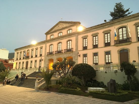 bei dem unfreiwilligen erneuten Stadtrundgang können wir aber die Abendstimmung von la Orotava kennenlernen