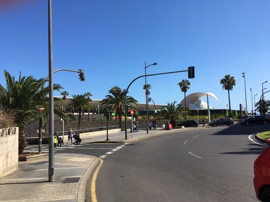 Das Parkhaus des Busbahnhofs liegt in der Nähe des futuristischen Auditorio de Tenerife