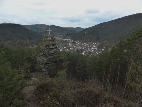 Hornstein mit Gipfelkreuz
