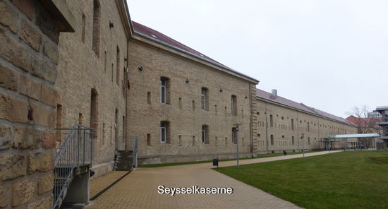 Die Kaserne Seyssel, benannt dem General Graf Seyssel d'Aix (1776-1855), war die größte Kriegskaserne der Festung Germersheim. Die Flügel des Bauwerks sind im Winkel von 45 Grad vorgebogen, die Länge der Gebäudefront beträgt 284 m. Heute ist in der Seysselkaserne der „Fachbereich Angewandte Sprach-und Kulturwissenschaft" der Johannes Gutenberg-Universität Mainz untergebracht.
