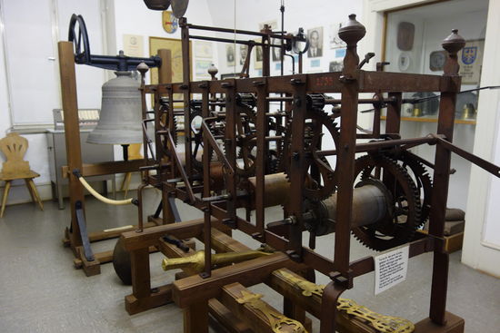 Turmzhr der prot. Kirche aus 1735 - gebaut von Jakob Möllinger aus Neustadt an der Haardt