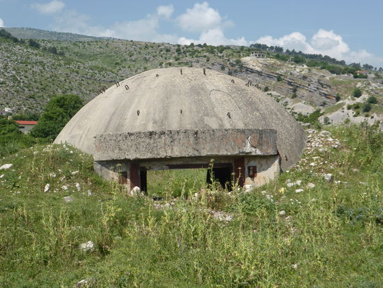 Im Tal zu Griechenland konnten wir in einen solchen Mehrpersonenbunker Einblick nehmen