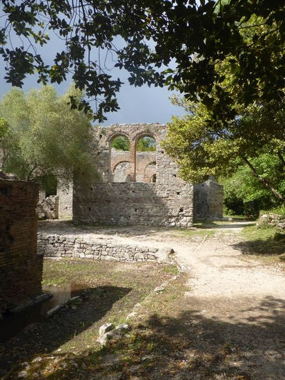 von hier aus führ der Rundgang zur Basilika