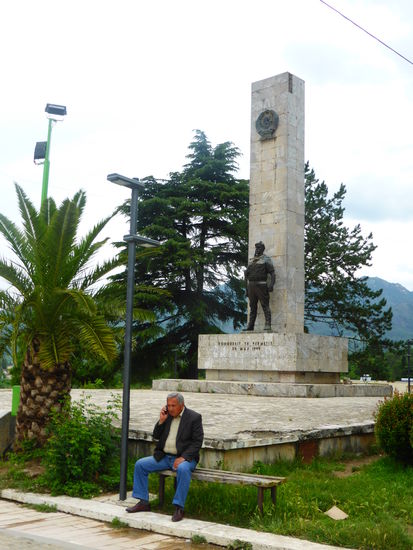 Partisanendenkmal zur Erinnerung an den 1. Antifaschistischen Kongreß der Nationalen Befreiung im Mai 1944