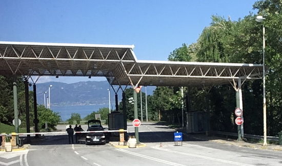 für uns inzwischen ungewohnt - Grenzschlagbäume