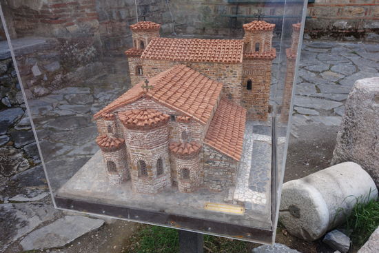 Kirche St. Sophia - dreischiffige Pfeilerbasilika mit im Westen vorgelagertem Narthex und Exonarthex und einem an der Nordseite angebauten Portikus