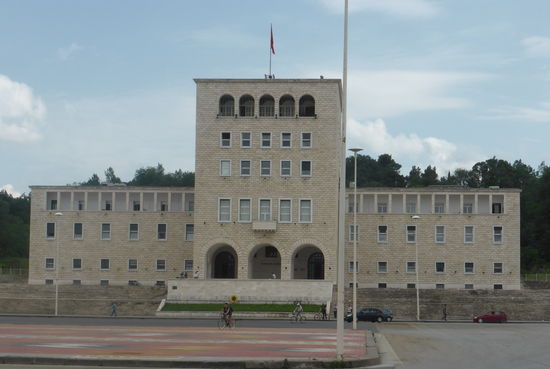 die heutige Universiät war zu der Zeit der Hauptsitz der faschistischen Partei