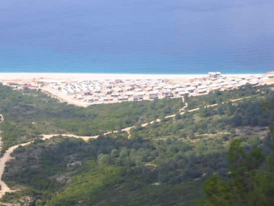 wie mögen diese neugeschaffenenen Strandbungalows in einigen Jahren mit dem erhofften steigenden Tourismus Land und Leute verändern?