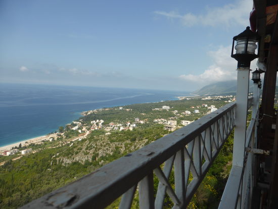 von der Raststätte unserer coffee-in-coffee-out-Pause überblickt man lange Sandstrände