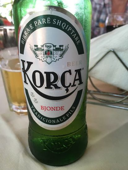 mit albanischem - wohlschmeckendem - Bier