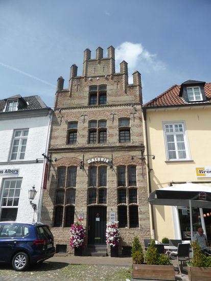 Marktplatz - spätmittelalterliches Treppengiebelgebäude