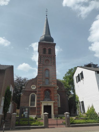 ev. Kirche - 1697 - um 1899 mit Turm versehen